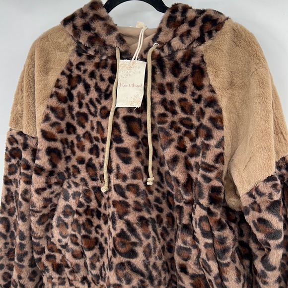 🆕Hem & Thread Faux Fur Fleece Crop Hooded Pullover Animal Print Leopard S,M &L - Picture 3 of 11